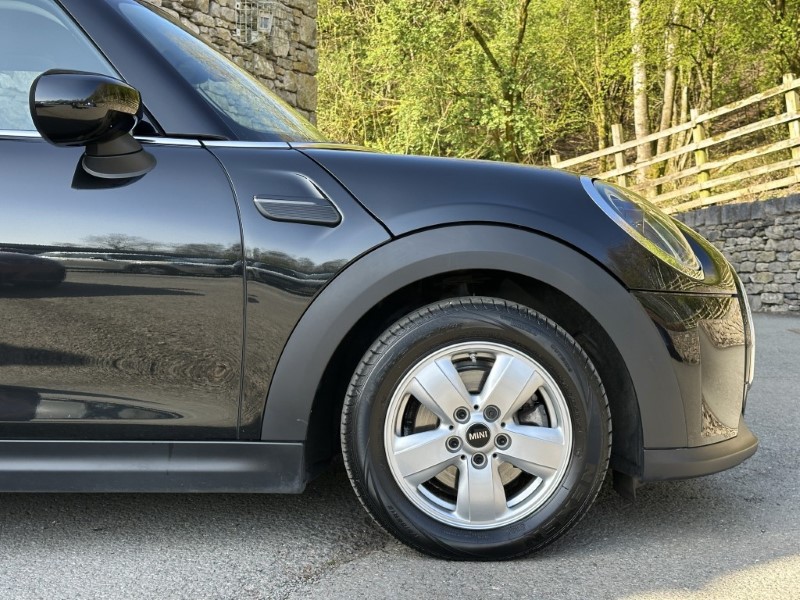 2023 (72) MINI HATCHBACK 1.5 Cooper Classic 3dr Auto 5264754