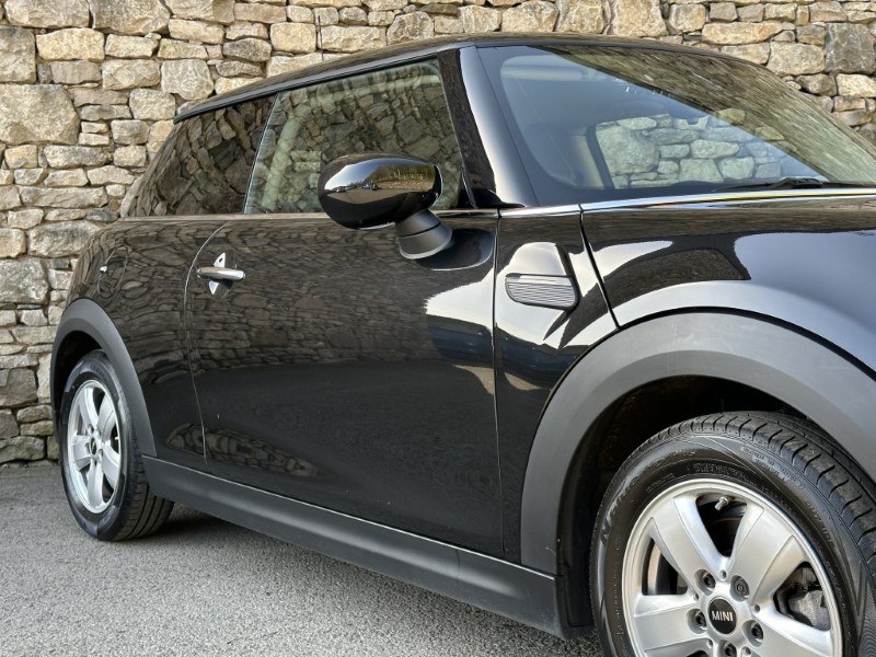 2023 (72) MINI HATCHBACK 1.5 Cooper Classic 3dr Auto 5264756