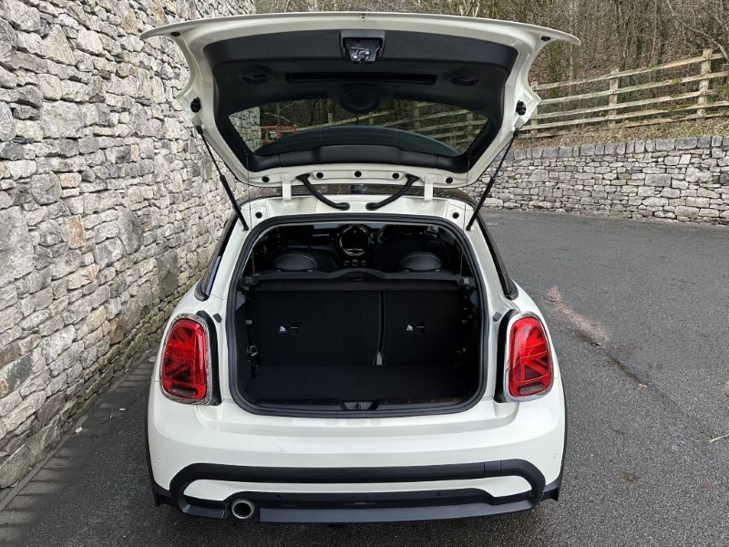 2022 (22) MINI HATCHBACK 1.5 Cooper Classic 3dr 5305934