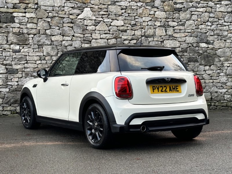 2022 (22) MINI HATCHBACK 1.5 Cooper Classic 3dr 1
