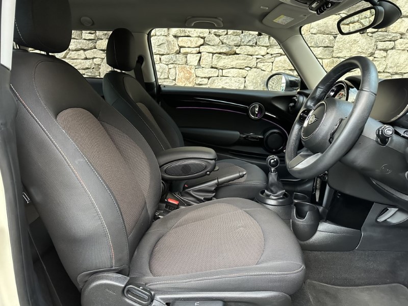 2022 (22) MINI HATCHBACK 1.5 Cooper Classic 3dr 5305936