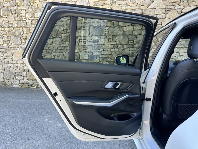 2023 (23) BMW 3 SERIES 320i M Sport 5dr Touring  5334431