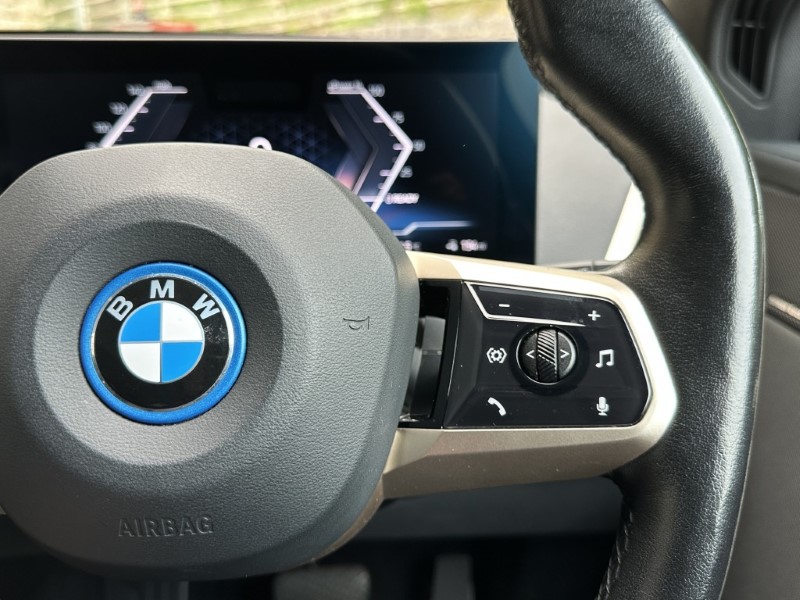 2022 (72) BMW iX xDrive40 M Sport Edition 5360176