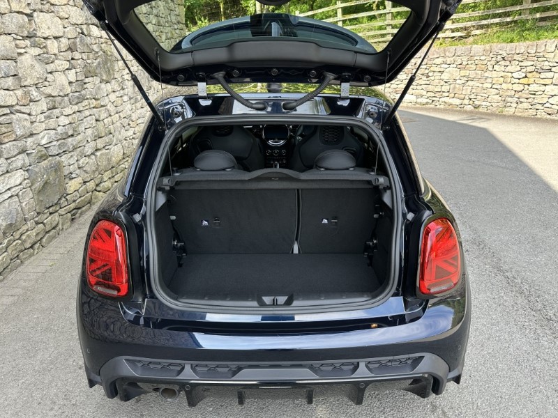 2022 (72) MINI HATCHBACK 1.5 Cooper Sport 3dr Auto 5357444