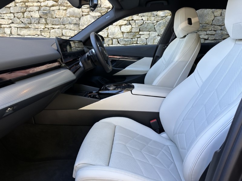 2025 (75) BMW 5 SERIES 520i M Sport Pro Saloon 5331528