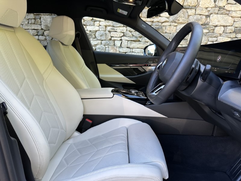 2025 (75) BMW 5 SERIES 520i M Sport Pro Saloon 5331509