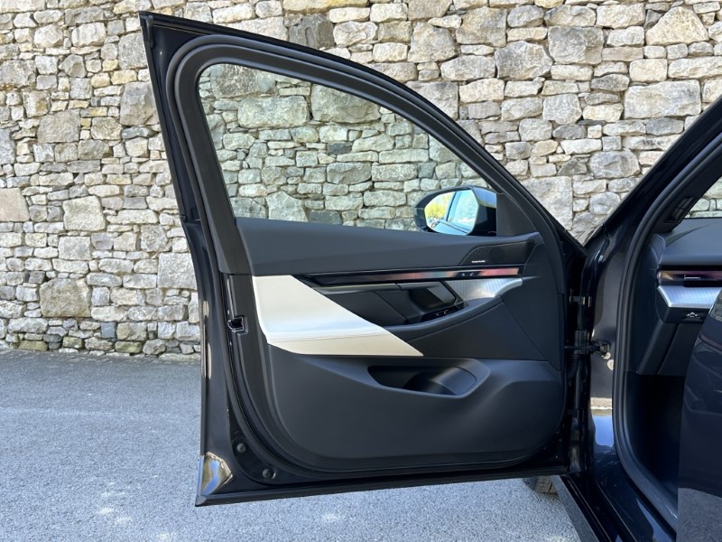 2025 (75) BMW 5 SERIES 520i M Sport Pro Saloon 5331543