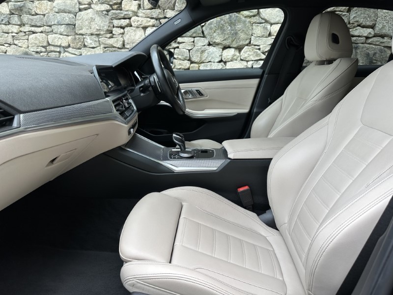 2021 (21) BMW 3 SERIES 320i xDrive M Sport 4dr Saloon 5376595