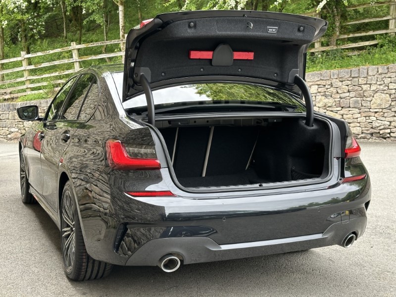 2021 (21) BMW 3 SERIES 320i xDrive M Sport 4dr Saloon 5376571
