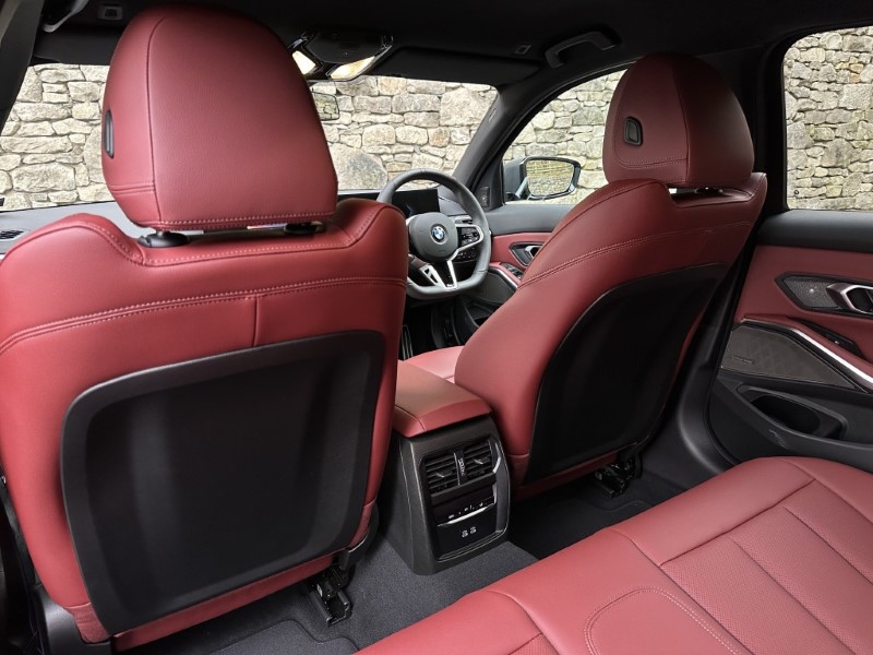 2026 (26) BMW 3 SERIES 320i M Sport 4dr Saloon 5366942