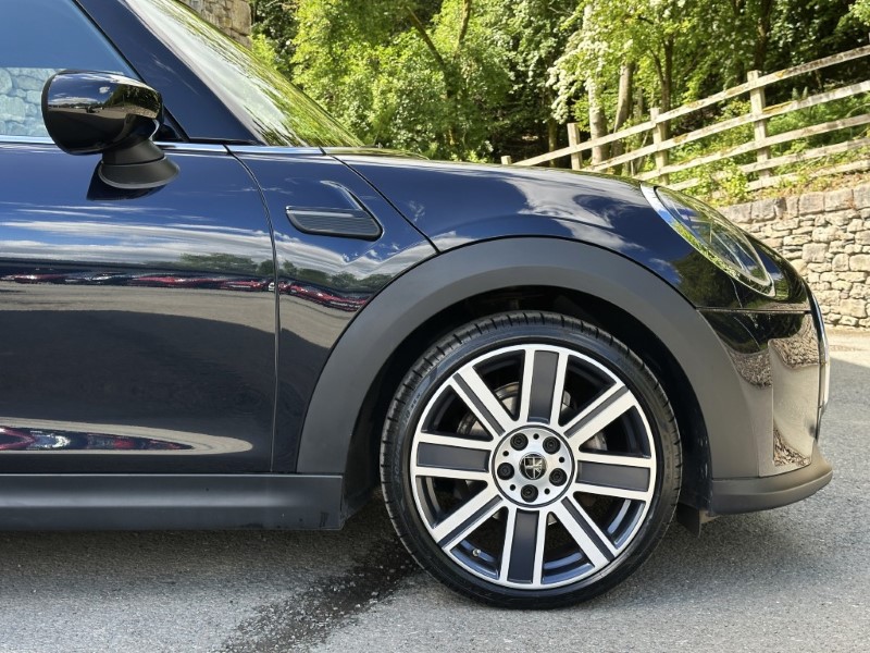 2022 (72) MINI HATCHBACK 1.5 Cooper Exclusive II 3dr Auto 5412532