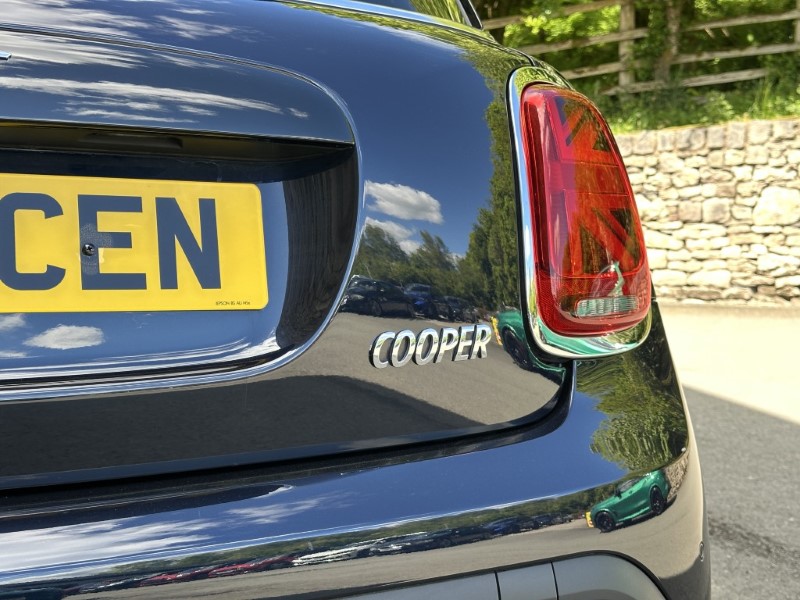 2022 (72) MINI HATCHBACK 1.5 Cooper Exclusive II 3dr Auto 5412475
