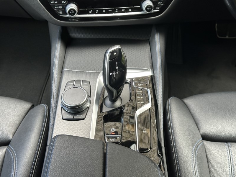 2022 (22) BMW 5 SERIES 520d xDrive MHT M Sport 5dr  5413758