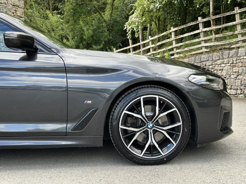2022 (22) BMW 5 SERIES 520d xDrive MHT M Sport 5dr  5413770