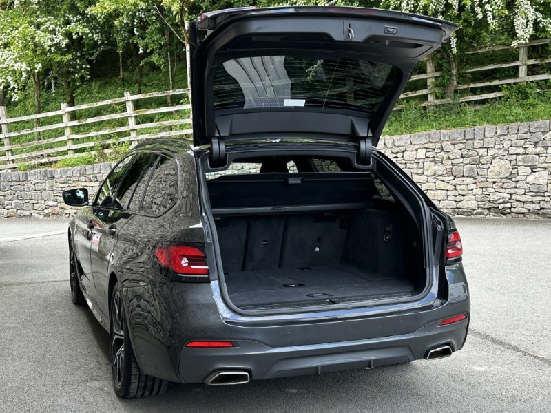 2022 (22) BMW 5 SERIES 520d xDrive MHT M Sport 5dr  5413711