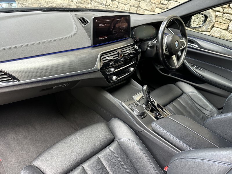 2022 (22) BMW 5 SERIES 520d xDrive MHT M Sport 5dr  5413733