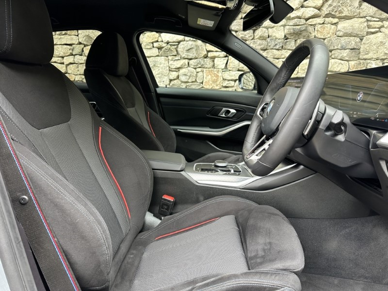 2025 (75) BMW 3 SERIES 320i M Sport 4dr Saloon 5399374