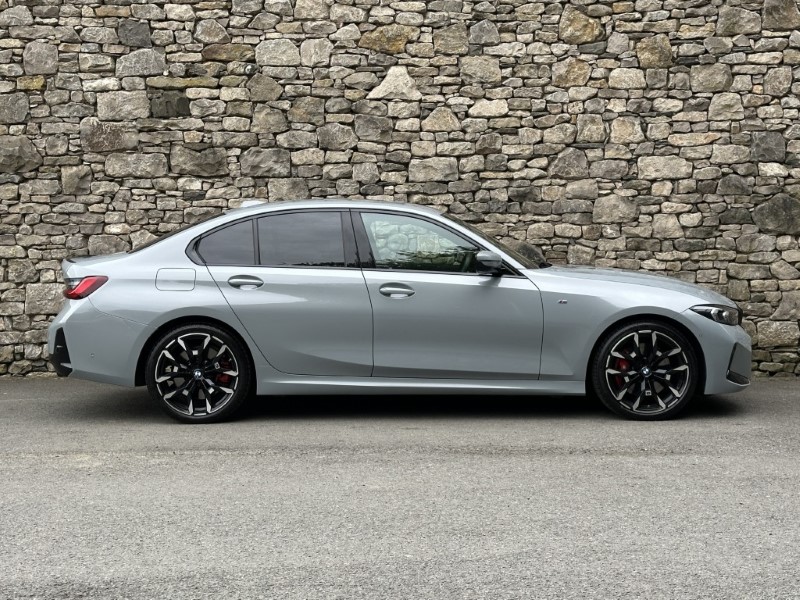 2025 (75) BMW 3 SERIES 320i M Sport 4dr Saloon 5399368