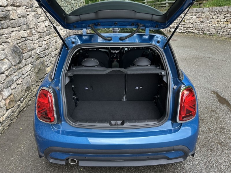 2022 (72) MINI HATCHBACK 1.5 Cooper Classic 3dr Auto 5425722