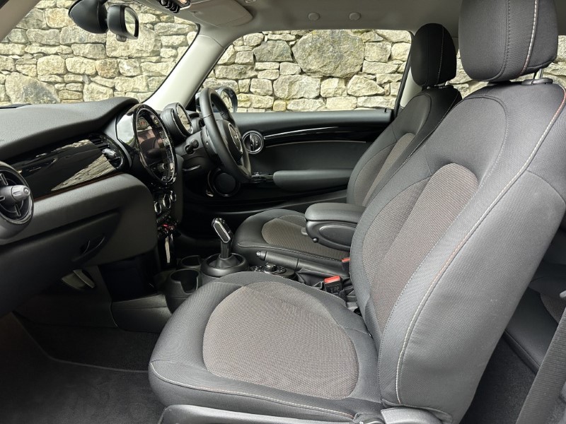 2022 (72) MINI HATCHBACK 1.5 Cooper Classic 3dr Auto 5425742