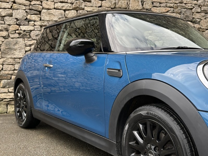 2022 (72) MINI HATCHBACK 1.5 Cooper Classic 3dr Auto 5425775