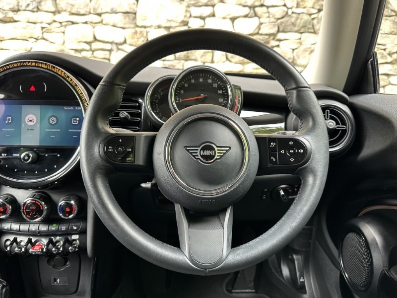 2022 (72) MINI HATCHBACK 1.5 Cooper Classic 3dr Auto 5425780