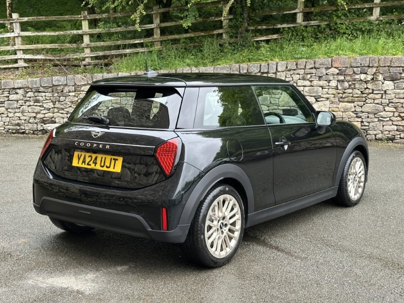 2024 (24) MINI COOPER 1.5 C Exclusive 3dr Auto 5435478