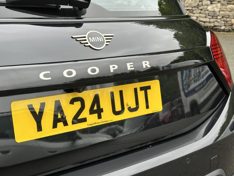 2024 (24) MINI COOPER 1.5 C Exclusive 3dr Auto 5435414
