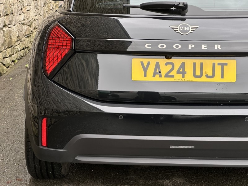 2024 (24) MINI COOPER 1.5 C Exclusive 3dr Auto 5435415