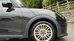 2024 (24) MINI COOPER 1.5 C Exclusive 3dr Auto 5435475