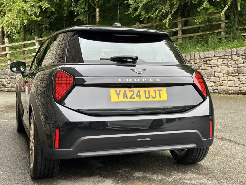 2024 (24) MINI COOPER 1.5 C Exclusive 3dr Auto 5435413