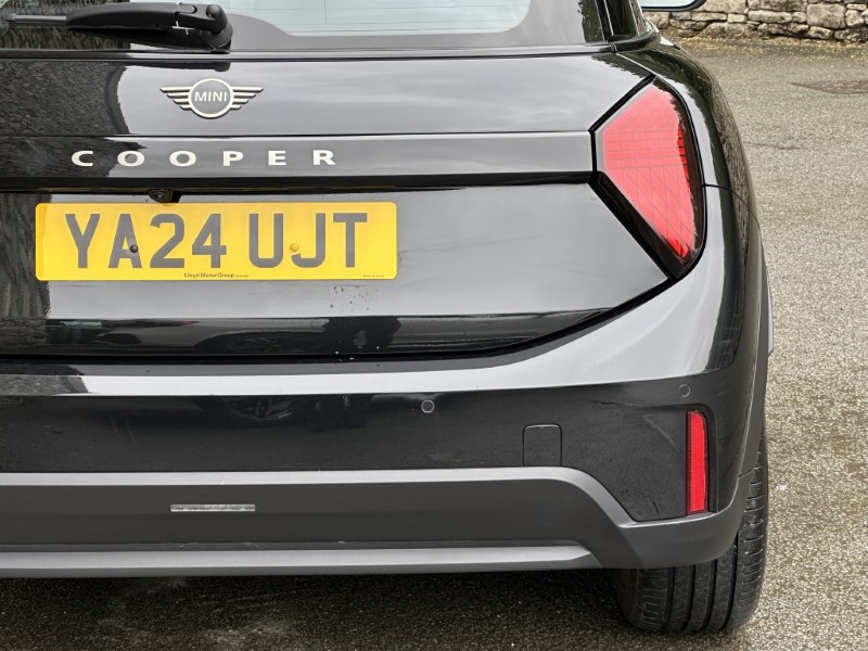 2024 (24) MINI COOPER 1.5 C Exclusive 3dr Auto 5435416