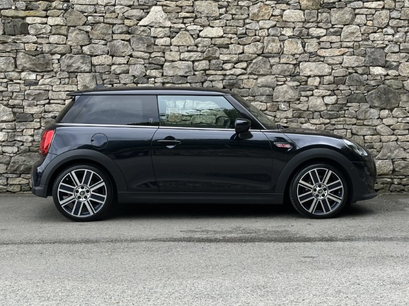 2023 (23) MINI HATCHBACK 1.5 Cooper Exclusive 3dr 5478401