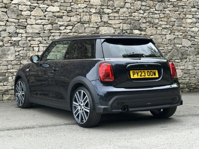 2023 (23) MINI HATCHBACK 1.5 Cooper Exclusive 3dr 1