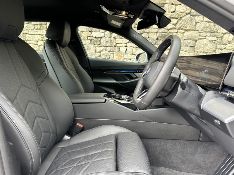 2025 (25) BMW i5 eDrive40 M Sport Saloon  5467428