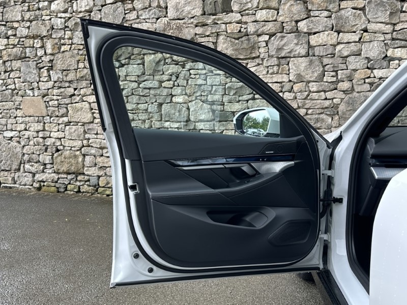 2025 (25) BMW i5 eDrive40 M Sport Saloon  5467459