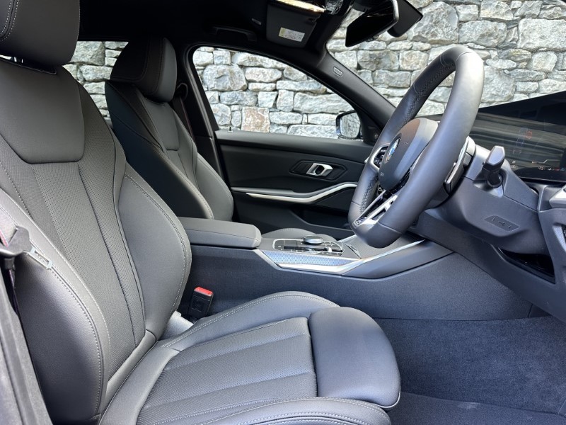 2026 (26) BMW 3 SERIES 320i M Sport 5dr Touring 5439607