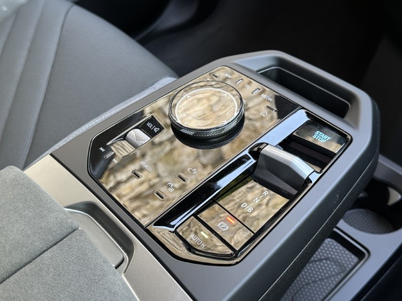 2026 (26) BMW iX xDrive45 M Sport 5501601