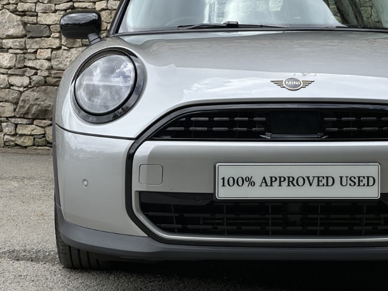 2025 (75) MINI COOPER 1.5 C Classic 3dr Auto 5478019