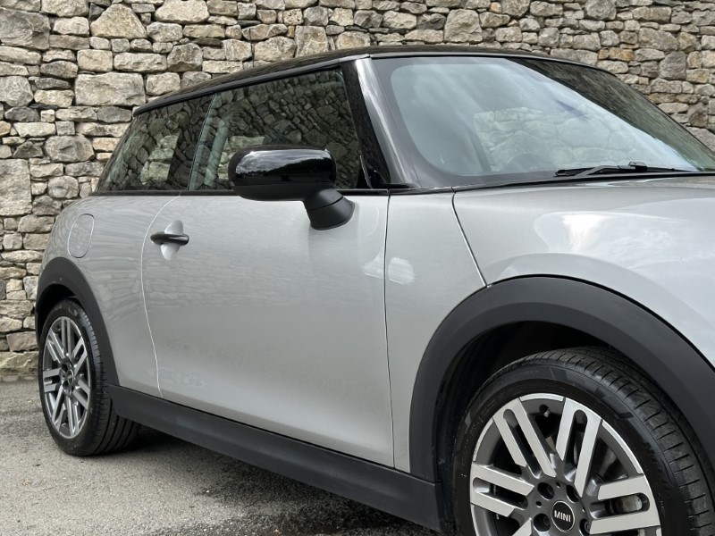 2025 (75) MINI COOPER 1.5 C Classic 3dr Auto 5478025