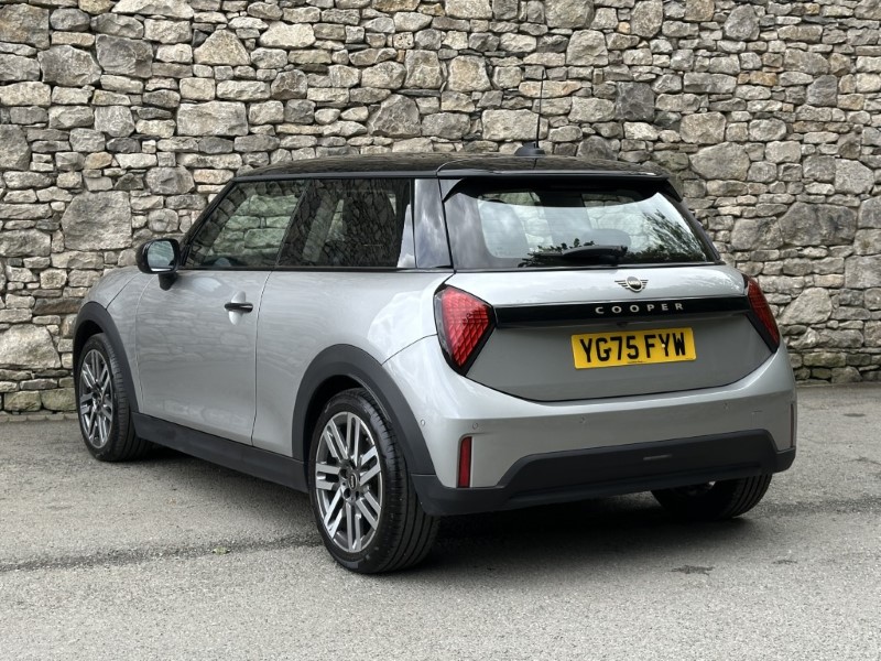 2025 (75) MINI COOPER 1.5 C Classic 3dr Auto 1