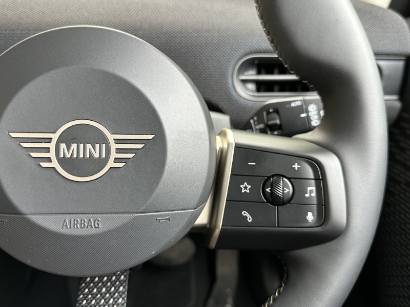 2025 (75) MINI COOPER 1.5 C Classic 3dr Auto 5477981