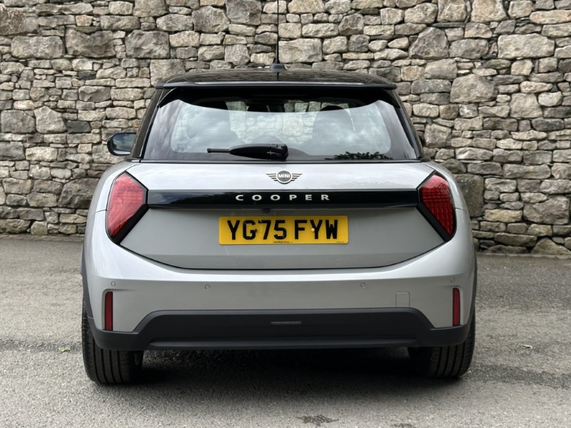 2025 (75) MINI COOPER 1.5 C Classic 3dr Auto 5478002