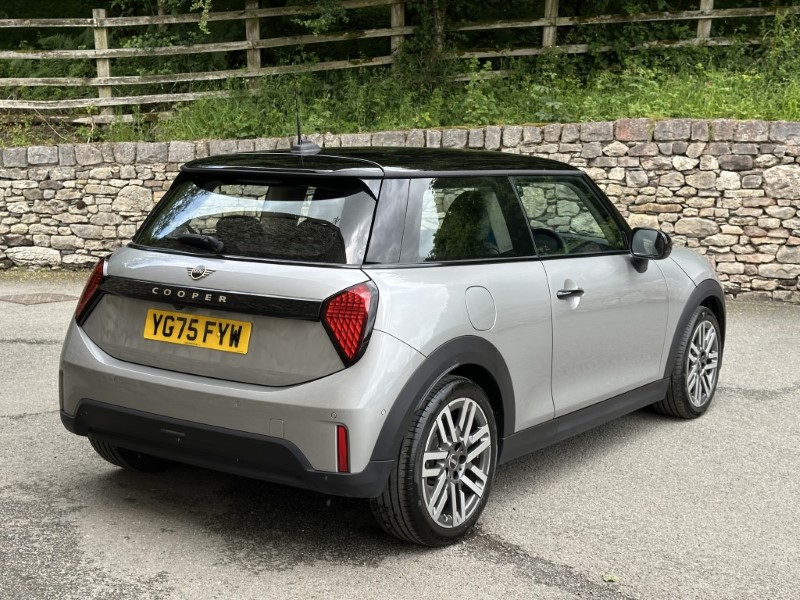 2025 (75) MINI COOPER 1.5 C Classic 3dr Auto 5478026