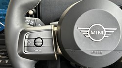 2025 (75) MINI COOPER 1.5 C Classic 3dr Auto 5477980
