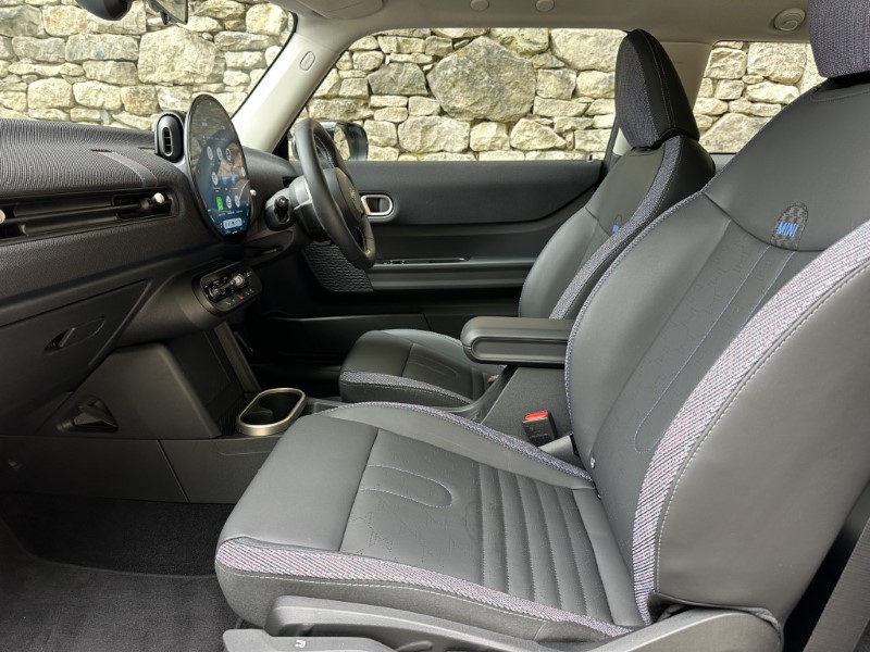 2025 (75) MINI COOPER 1.5 C Classic 3dr Auto 5477988