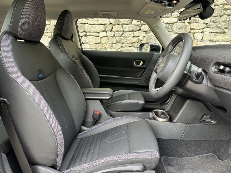 2025 (75) MINI COOPER 1.5 C Classic 3dr Auto 5477969
