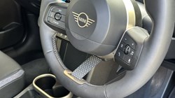 2025 (75) MINI COOPER 1.5 C Classic 3dr Auto 5504817