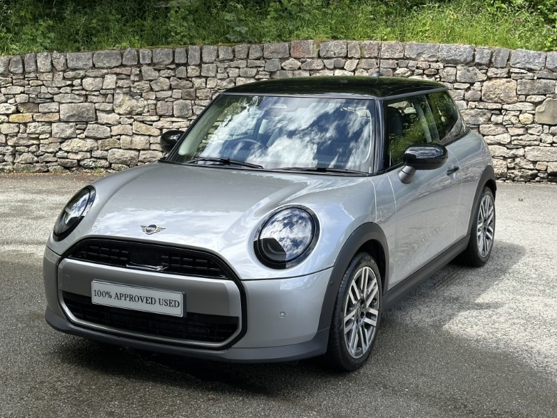 2025 (75) MINI COOPER 1.5 C Classic 3dr Auto 5504856
