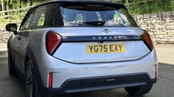 2025 (75) MINI COOPER 1.5 C Classic 3dr Auto 5504808